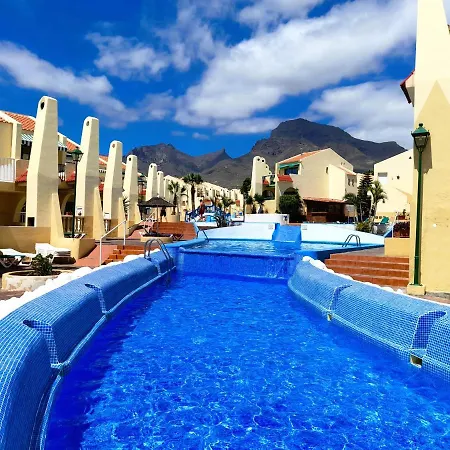 펜션 Fantastic 3 Bedrooms Mareverde, Wifi Free 아데제