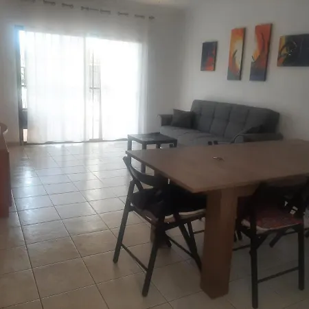 Feriehus Fantastic 3 Bedrooms Mareverde, Wifi Free *