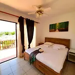 Fantastic 3 Bedrooms Mareverde, Wifi Free Holiday home *